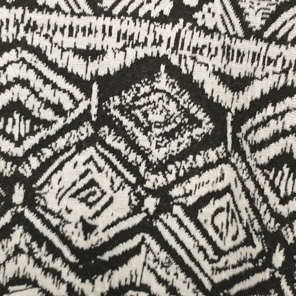 Black and white skirt - Picture 2 of 4